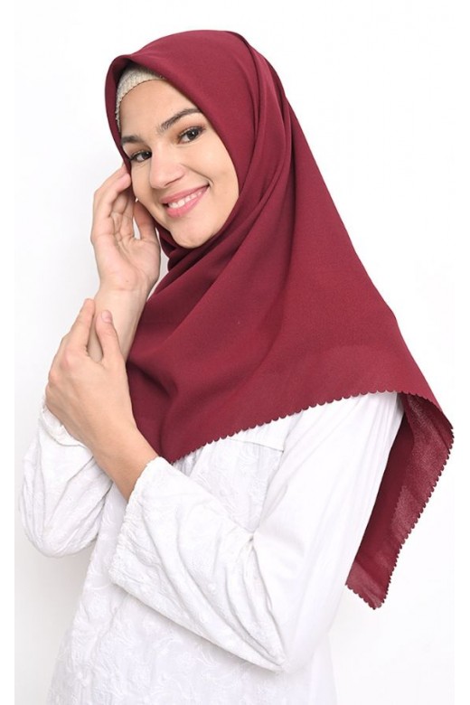 Hijab Segi 4 Diamond Lasercut Maroon